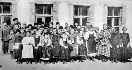 Первая русская школа в Харбине и ее ученики. 1900